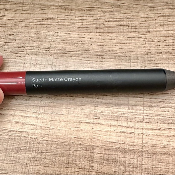 Glo Skin Beauty Suede Matte Crayon Port - Picture 2 of 5